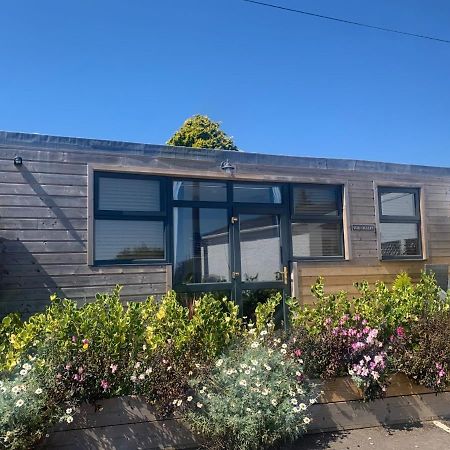 1-Bedroom Chalet With Parking On Site Лоо Екстер'єр фото